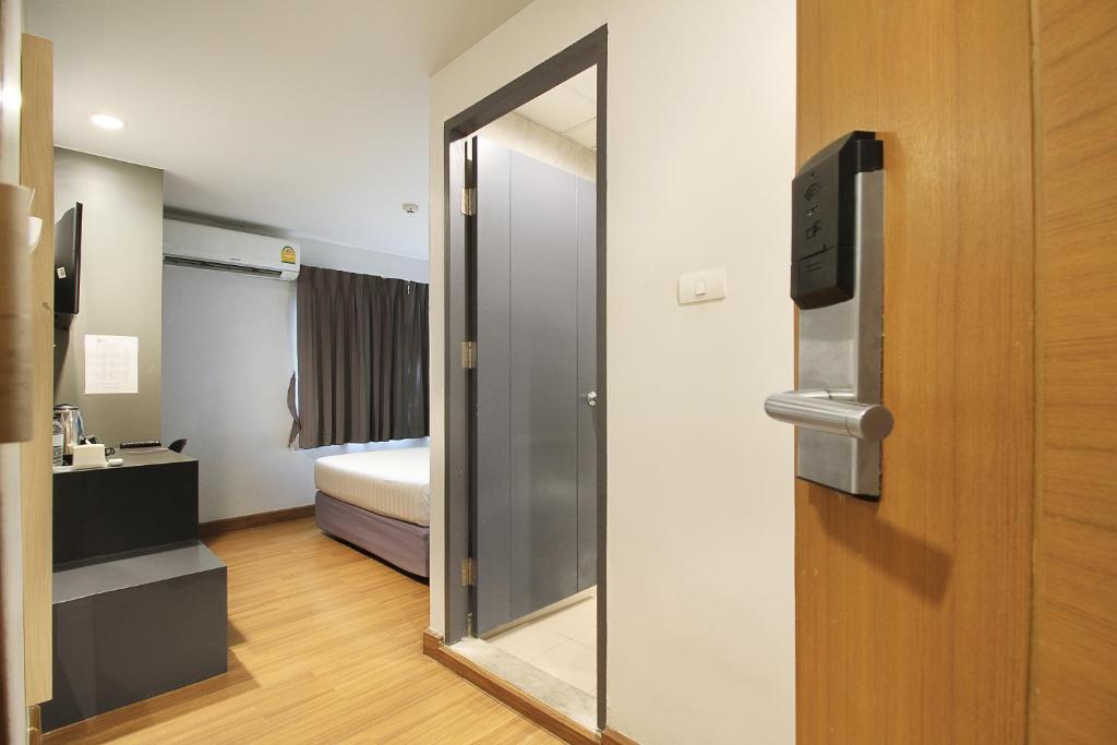 TV a/nebo společenská místnost v ubytování Mybed Sathorn Hotel