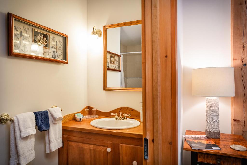 Spouter Inn Bed & Breakfast - Habitación Doble Con Vistas Al Mar
