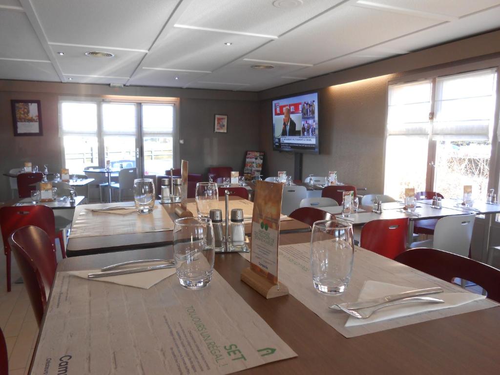 Restaurace v ubytování Hôtel Restaurant Campanile Aurillac
