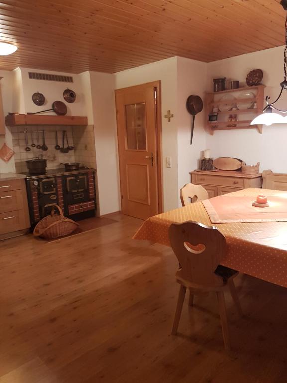 Kuchyň nebo kuchyňský kout v ubytování Montafon Alpen Chalet