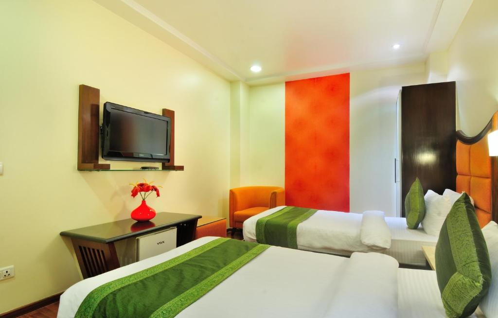 Postel nebo postele na pokoji v ubytování Hotel Aura - New Delhi Railway Station
