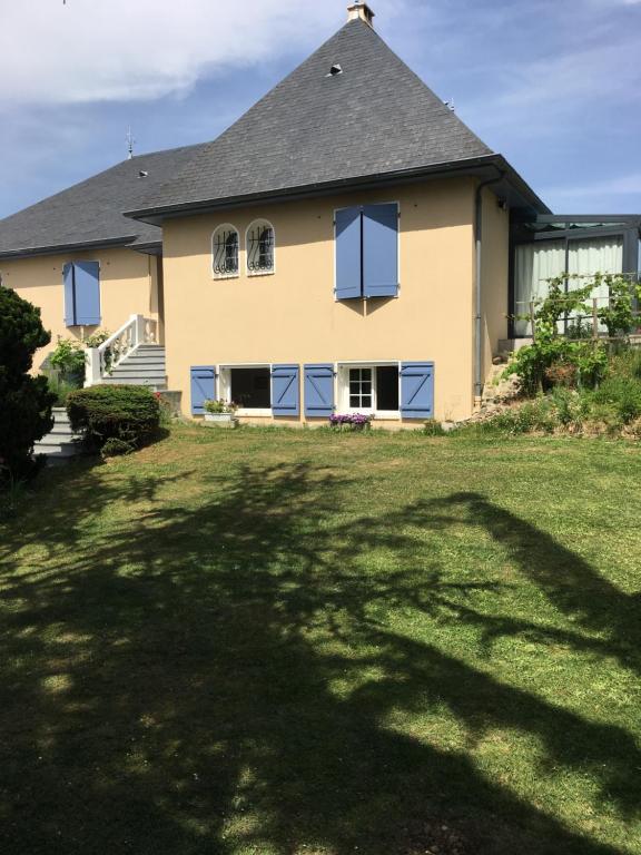 a house with a large yard in front of it at AU BONHEUR in Idron