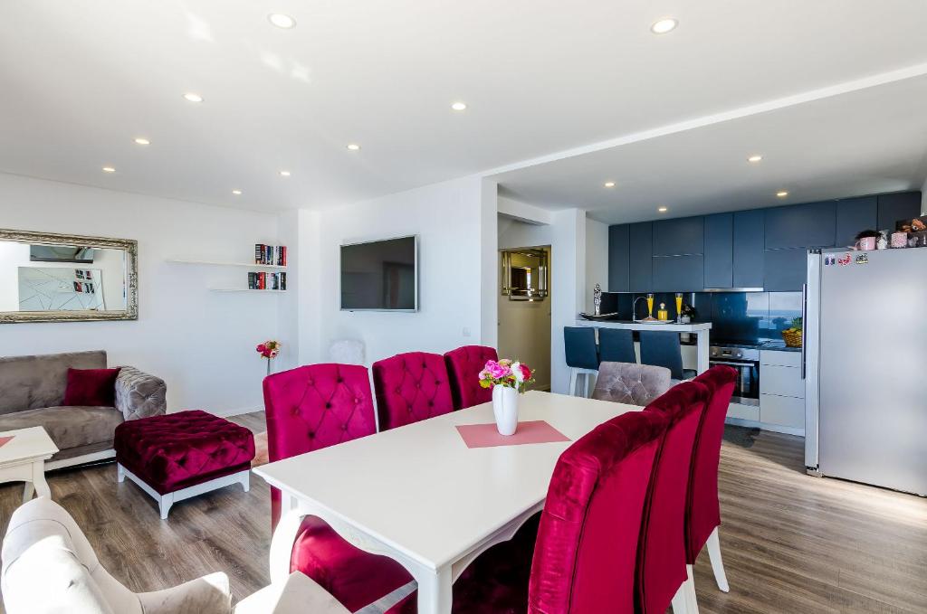 Kuchyňa alebo kuchynka v ubytovaní Superior apartment Nike