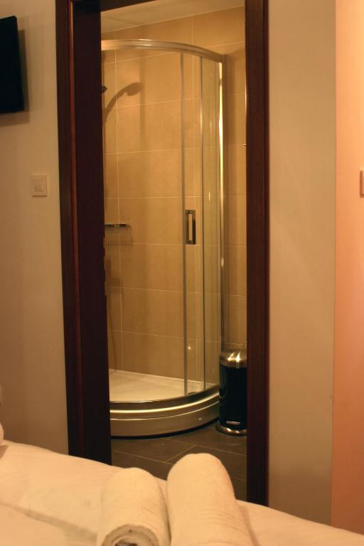 Golden Lakes Rooms - 3