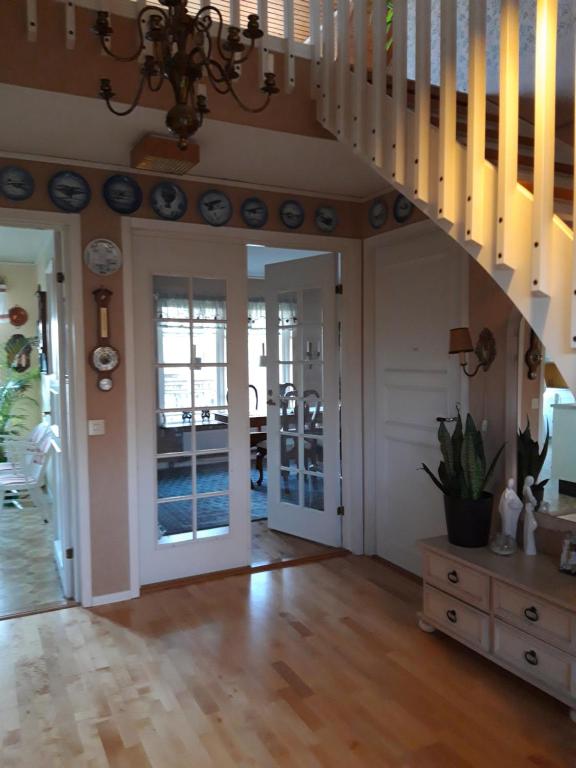 Jen's B&B - Housity