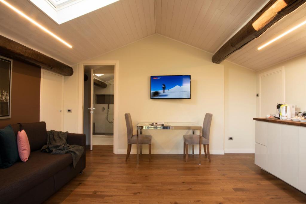 Telewizja i/lub zestaw kina domowego w obiekcie Cascina36 B&B