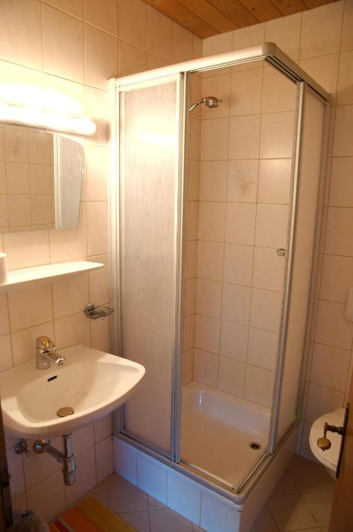 Koupelna v ubytování Landhaus Greiderer