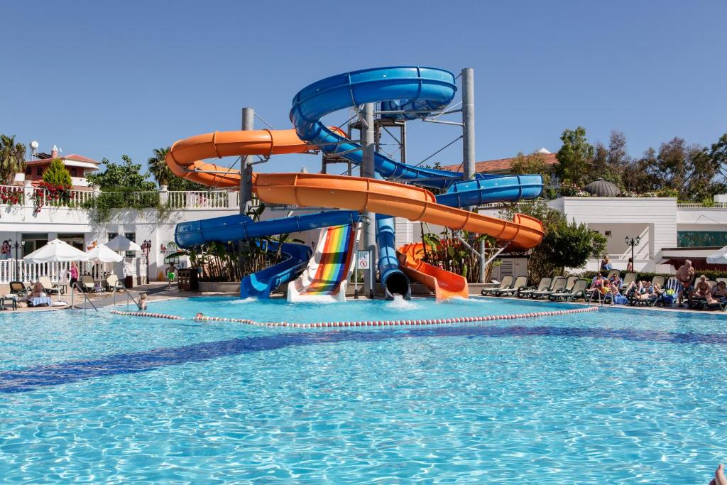 Bazén v ubytování Alba Queen Hotel - Ultra All Inclusive nebo v jeho okolí
