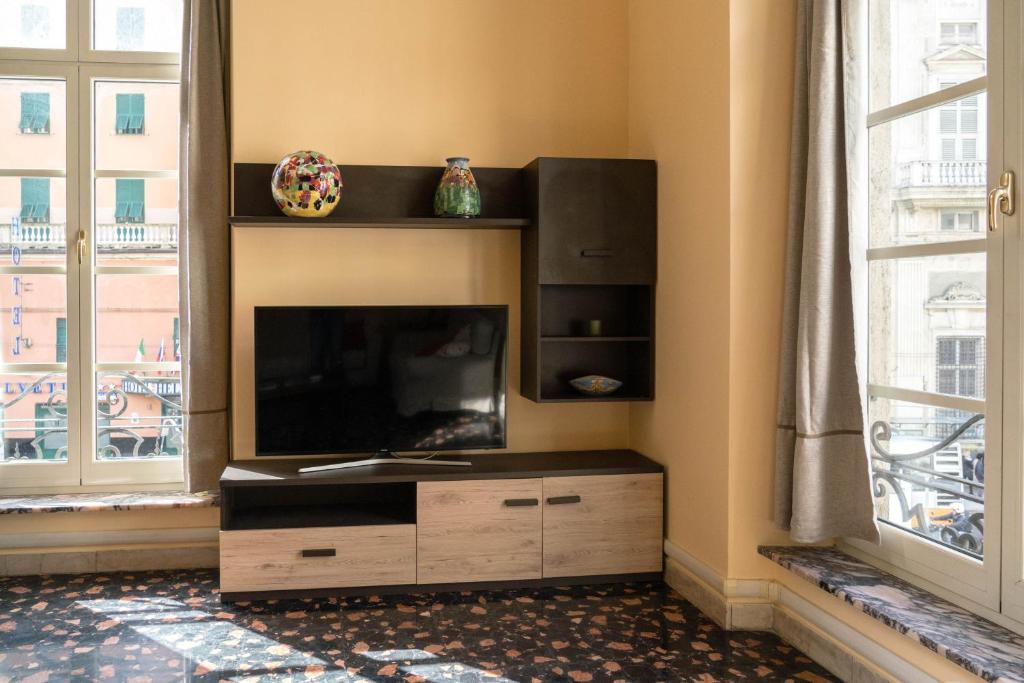 Televízia a/alebo spoločenská miestnosť v ubytovaní Nunziata Apartment