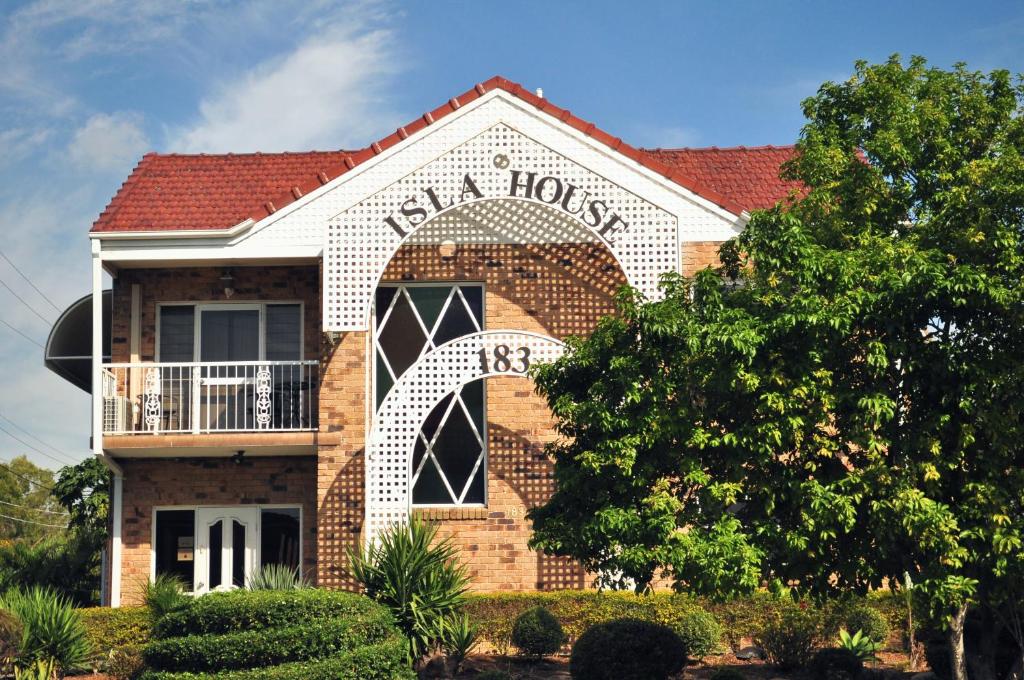 a large brick house with a sign on it at Isla House Greenslopes in Brisbane