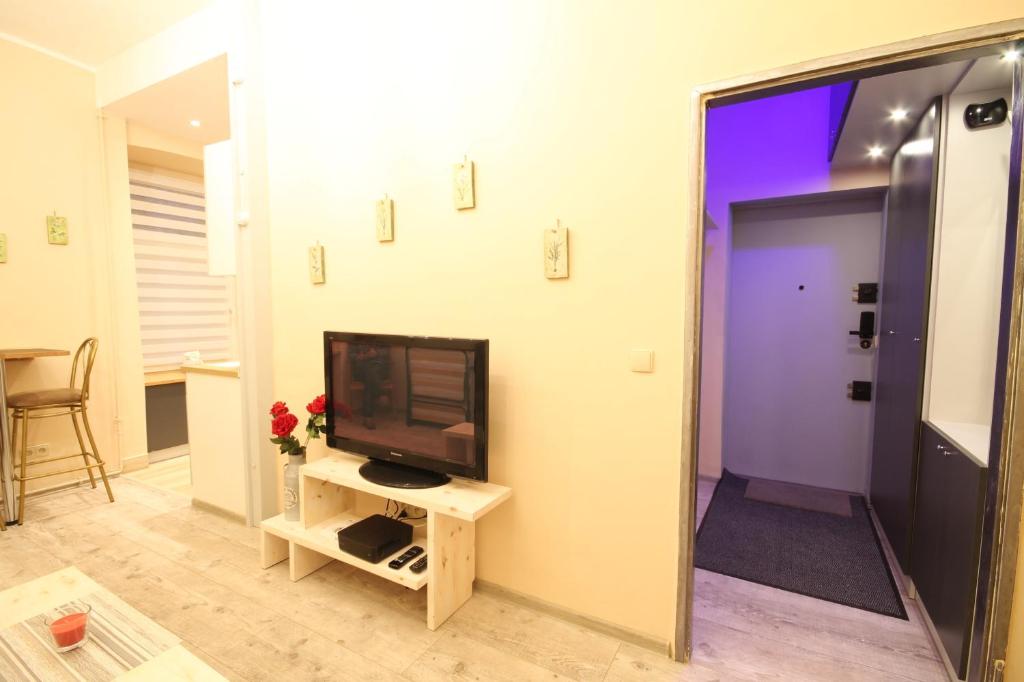 โทรทัศน์และ/หรือระบบความบันเทิงของ STUDIO FLAT Grunwaldzka up to 2persons+1