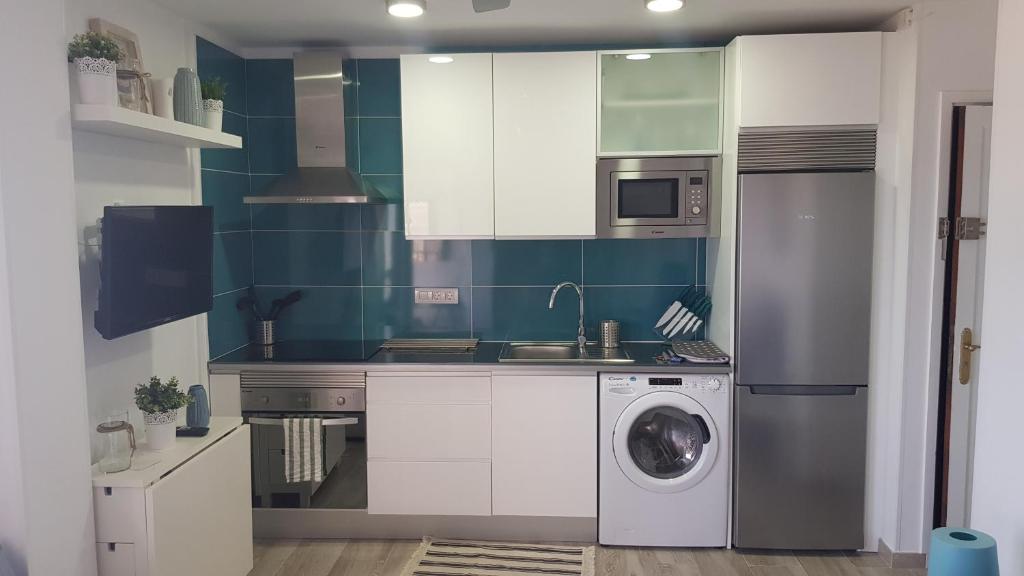 Kuchyň nebo kuchyňský kout v ubytování Acogedor estudio en Candelaria en primera línea de mar
