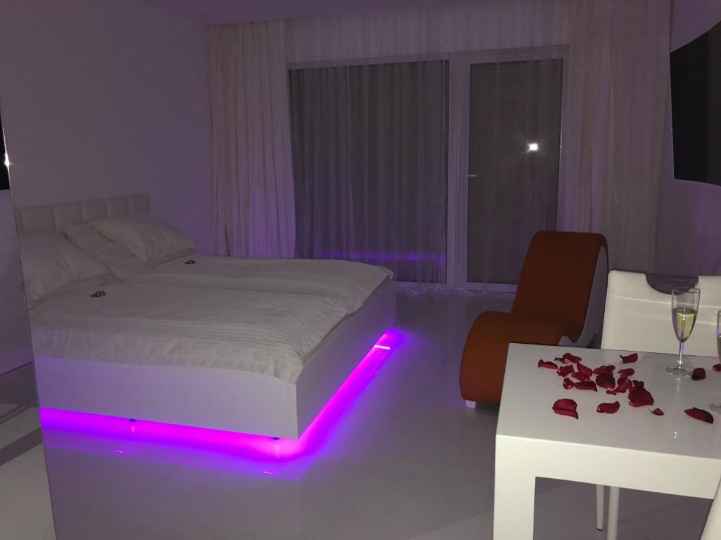 Postel nebo postele na pokoji v ubytování Wellness Apartments in Velence