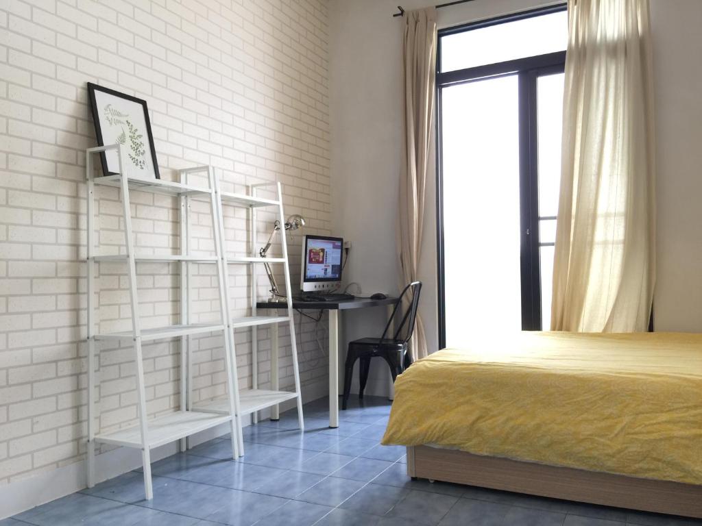 Postel nebo postele na pokoji v ubytování Memory Traveler沐森旅宿無接待毛小孩