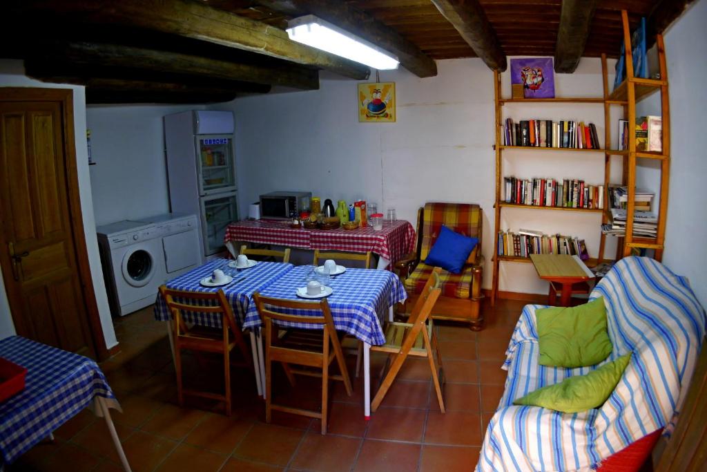 Fotografie z fotogalerie ubytování Albergue Restaurante de Artieda v destinaci Artieda