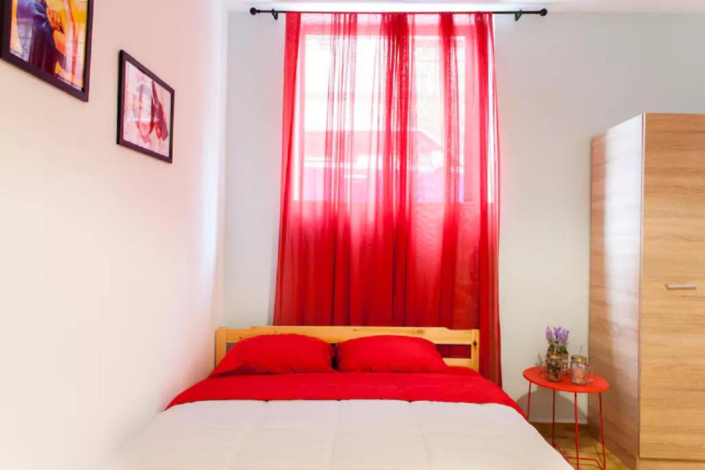 Posteľ alebo postele v izbe v ubytovaní Studio for Couples near Downtown