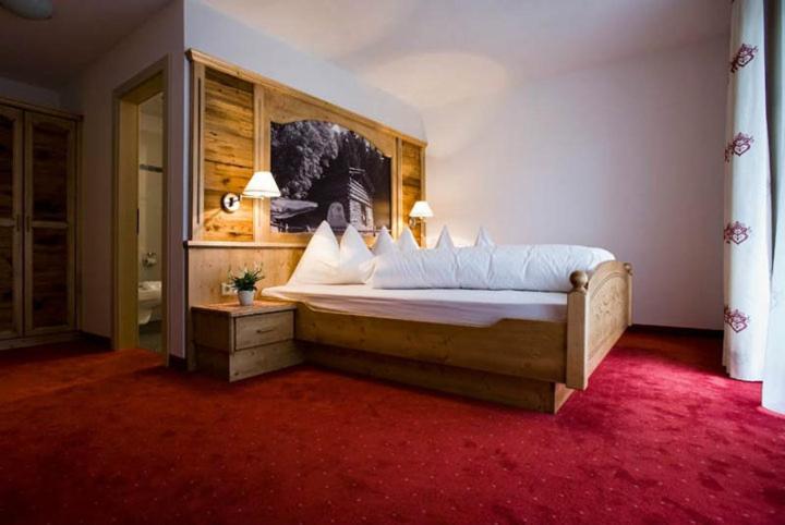Posteľ alebo postele v izbe v ubytovaní Hotel Pfandleralm