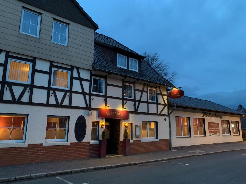 a building on the side of a street at Hotel und Restaurant Pinkenburg in Wennigsen