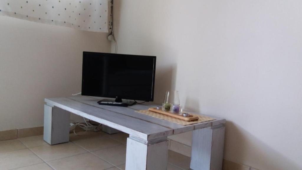 Televízia a/alebo spoločenská miestnosť v ubytovaní margarita's apartment