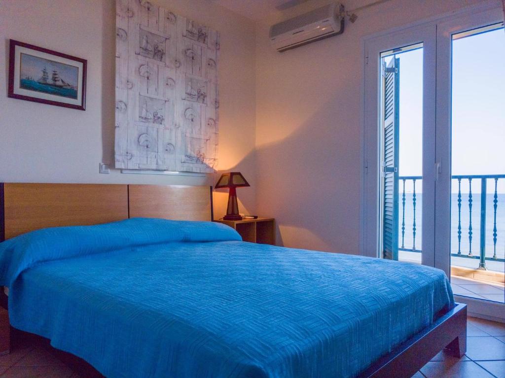 A bed or beds in a room at Kounopetra Beach Luxury Villas