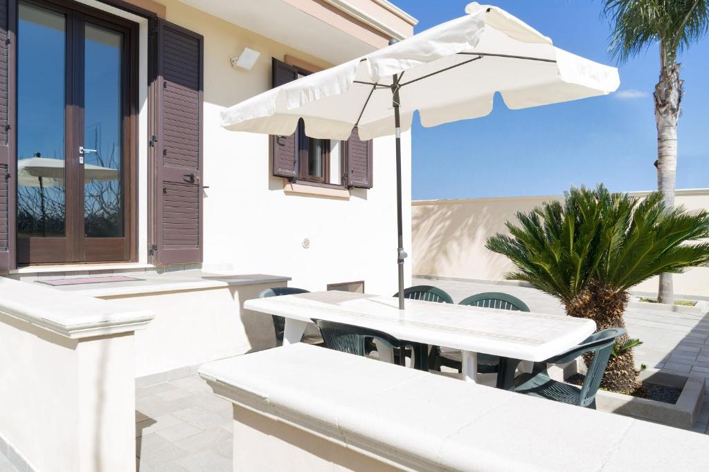 Balkón nebo terasa v ubytování Intera villa ad uso esclusivo con 2 bagni 4 camere da letto,garage,giardino,area fitness,lavatrice,wifi