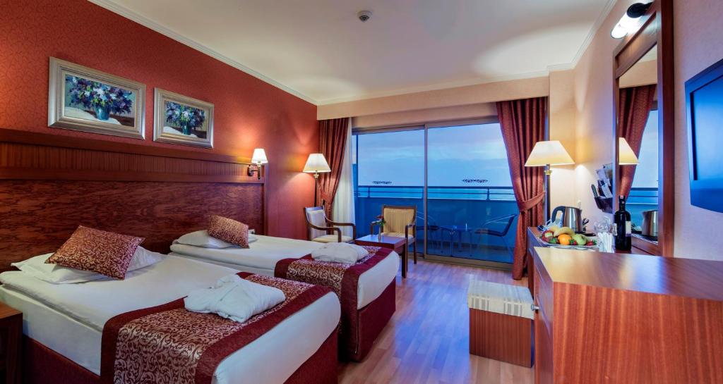 Postel nebo postele na pokoji v ubytování Alba Royal Hotel - Ultra All Inclusive -Adults Only (+16)