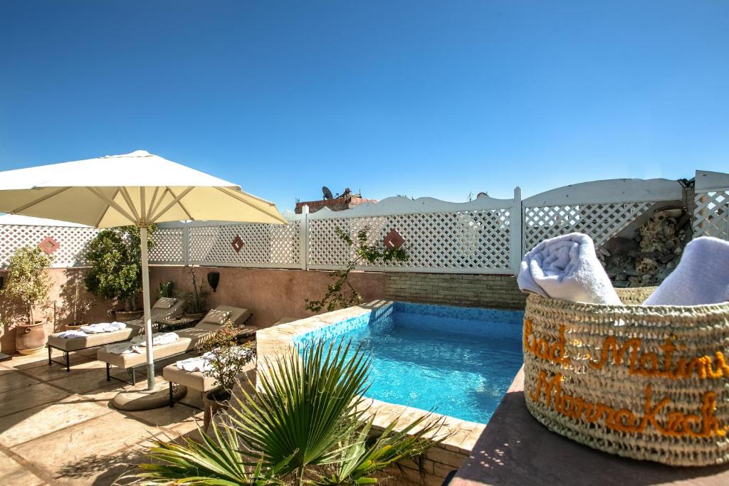 Bazén v ubytování Riad Matins De Marrakech nebo v jeho okolí