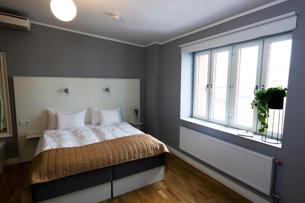 Postel nebo postele na pokoji v ubytování Hotell Hjalmar