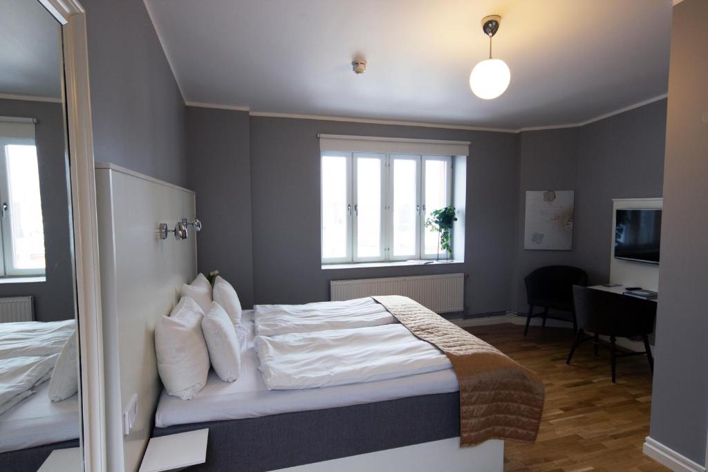 Postel nebo postele na pokoji v ubytování Hotell Hjalmar