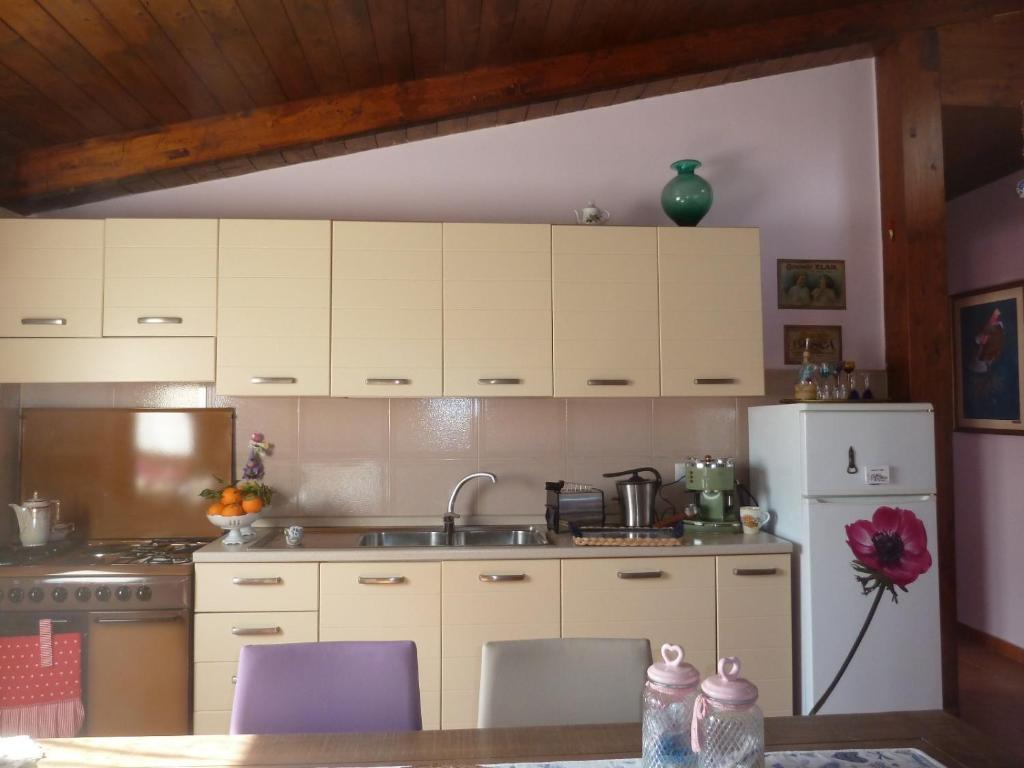 Kuchyň nebo kuchyňský kout v ubytování 'O Chalet