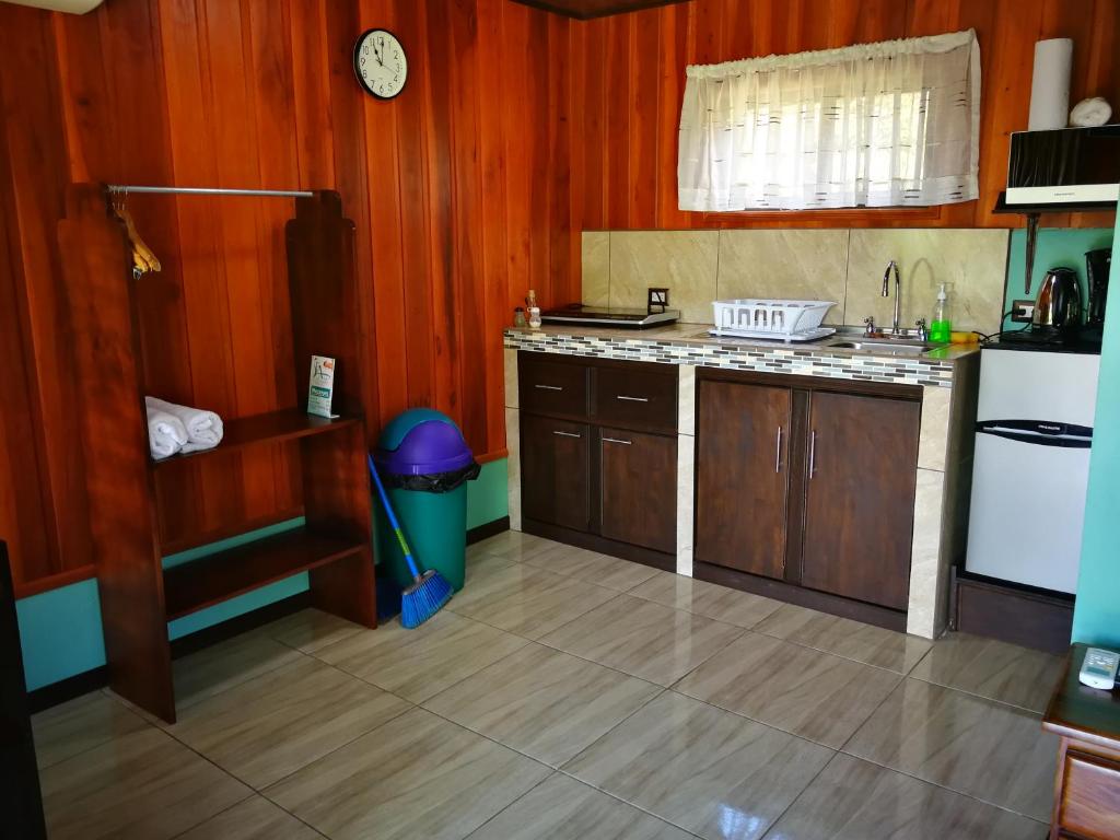 Kuchyň nebo kuchyňský kout v ubytování Cabañas Sueños del Arenal