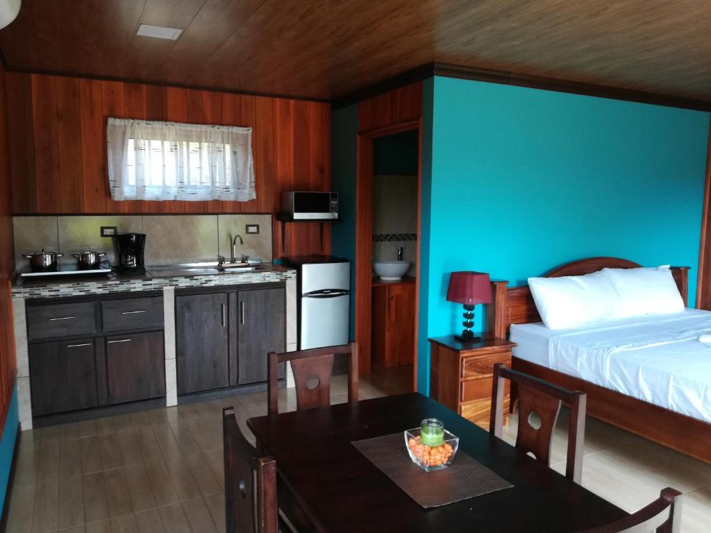 Kuchyň nebo kuchyňský kout v ubytování Cabañas Sueños del Arenal
