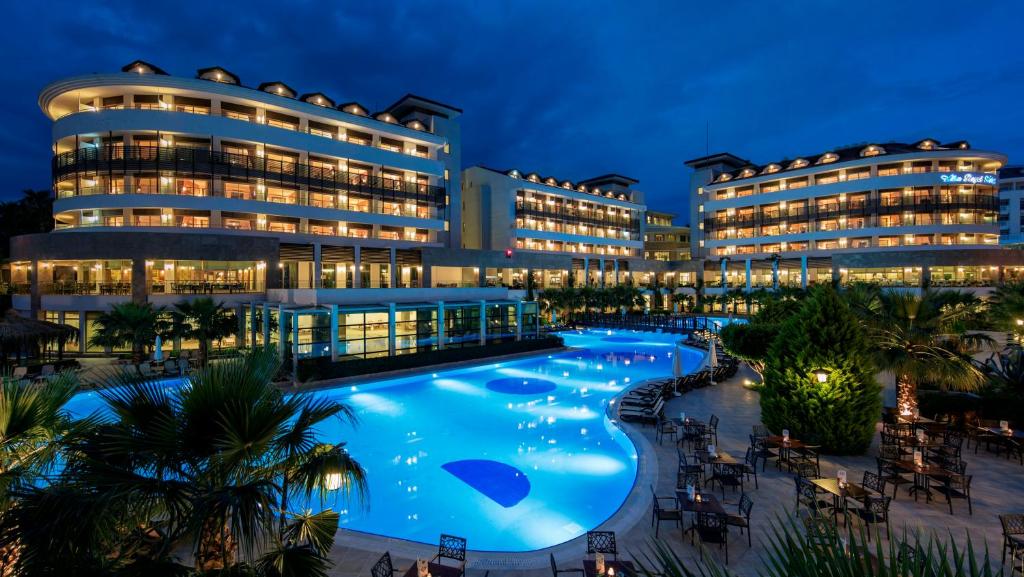 Bazén v ubytování Alba Royal Hotel - Ultra All Inclusive -Adults Only (+16) nebo v jeho okolí
