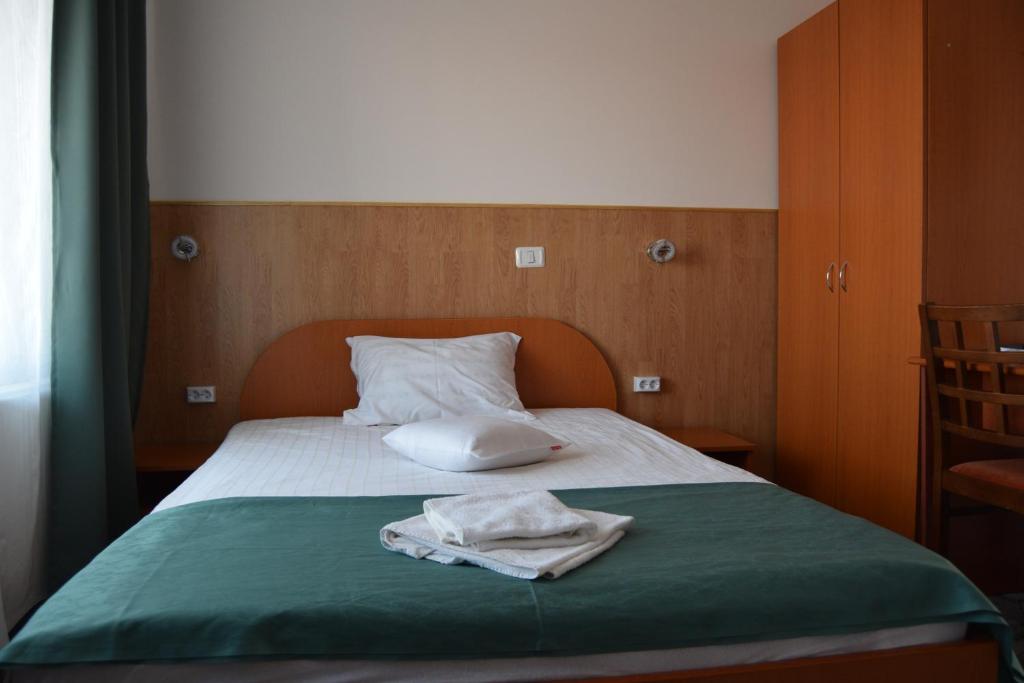 Postel nebo postele na pokoji v ubytování Pension Larisa