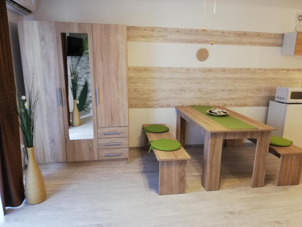 Kuchyň nebo kuchyňský kout v ubytování Orchidea apartman