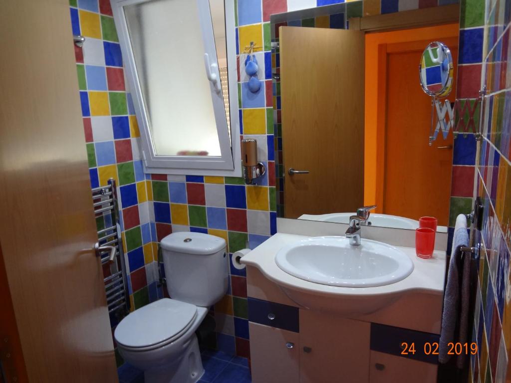 a bathroom with a toilet and a sink at Vianatxiki in Viana