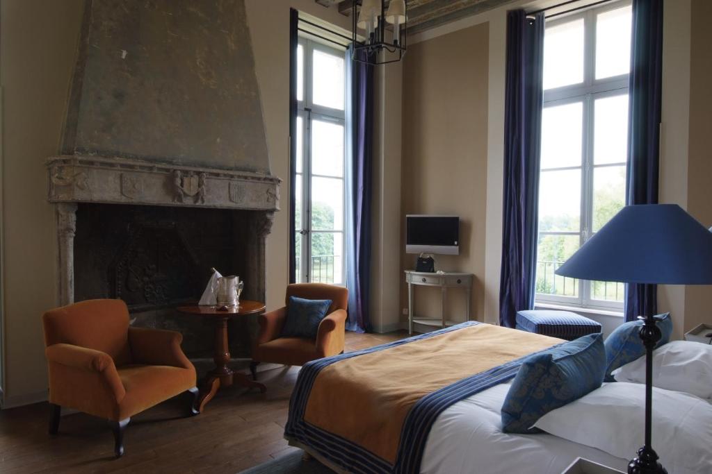 Postel nebo postele na pokoji v ubytování Château d'Augerville Golf & Spa Resort