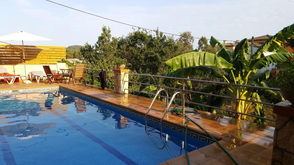 a swimming pool in a backyard with a fence at Casita con piscina y barbacoa privada in Blanes