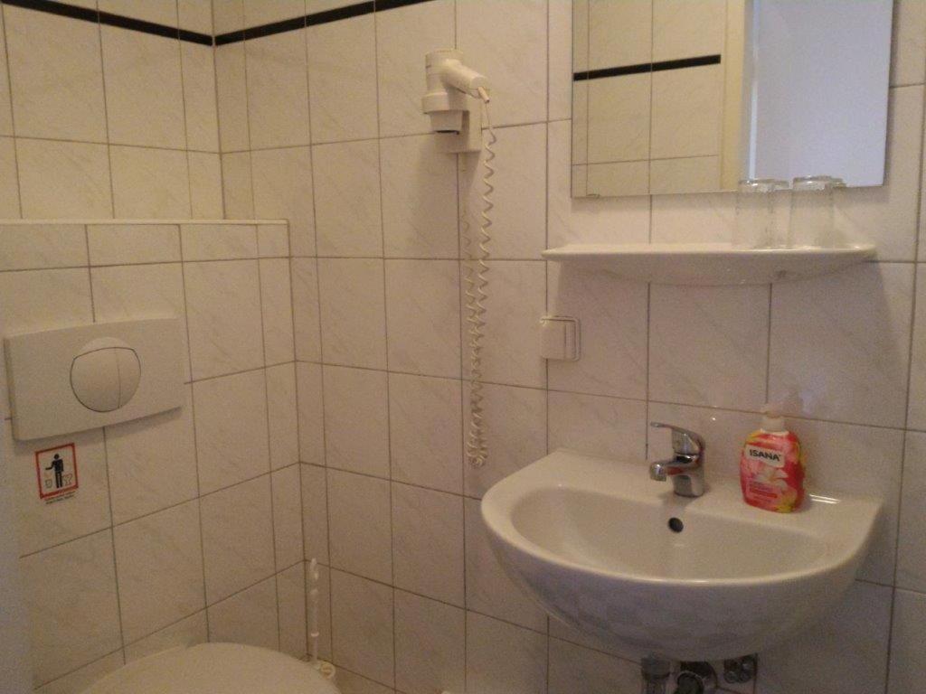 Koupelna v ubytování Hotel-Pension Rheingold am Kurfürstendamm