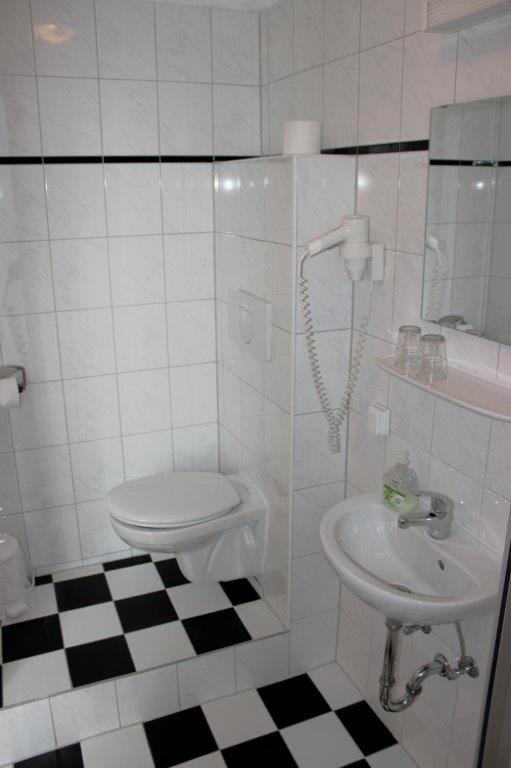 Koupelna v ubytování Hotel-Pension Rheingold am Kurfürstendamm