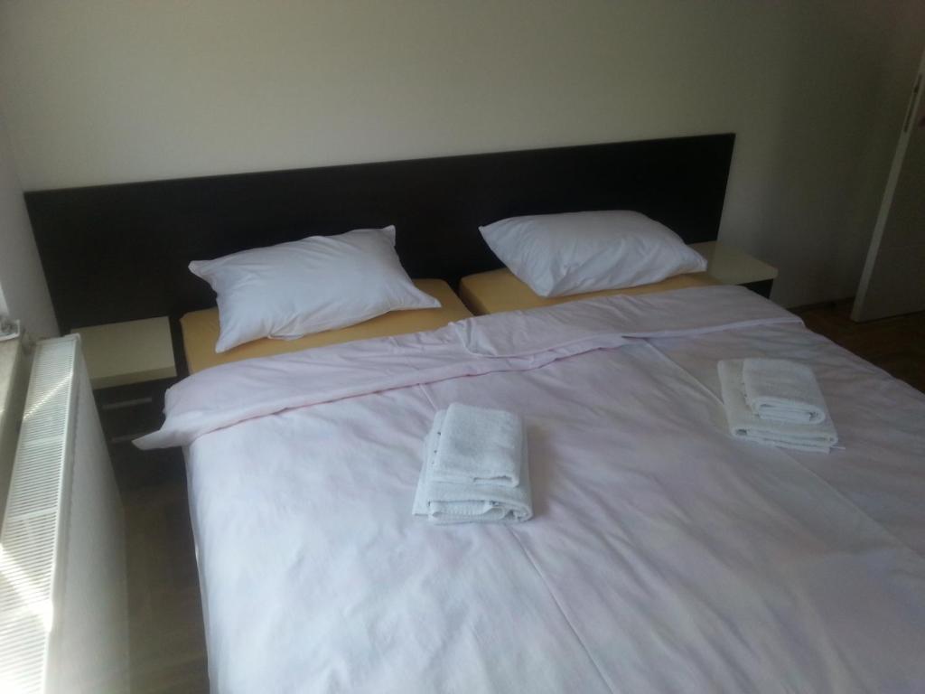 Postel nebo postele na pokoji v ubytování Park Srce Apartments