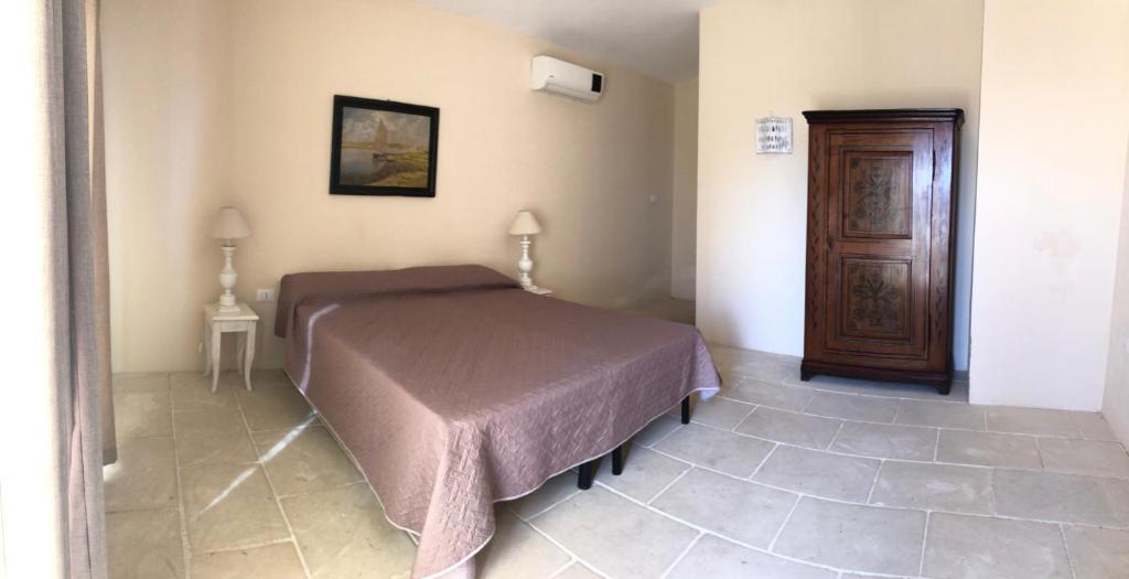 A bed or beds in a room at Villa Trullo di Angela