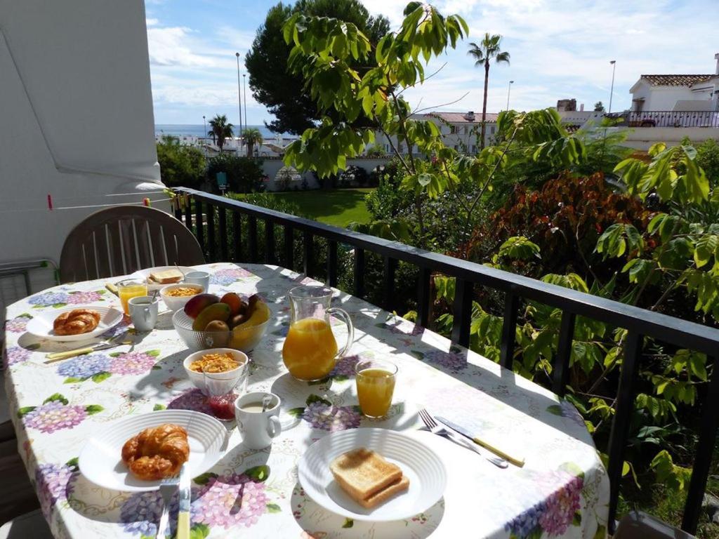 Las Flores Apartments. Torremuelle. Benalmádena. Very close to the beach and train station.