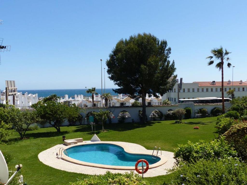 Apartment, 2 bedrooms, on the beach, with pool, sea views and garden