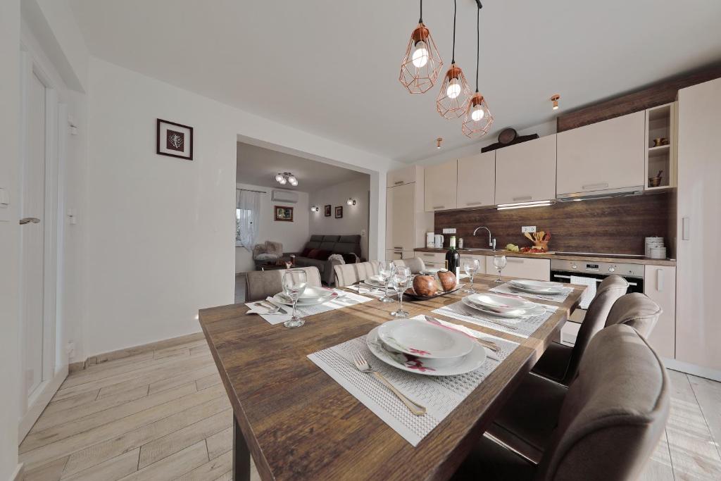 Kuchyňa alebo kuchynka v ubytovaní Holiday Home Hrast