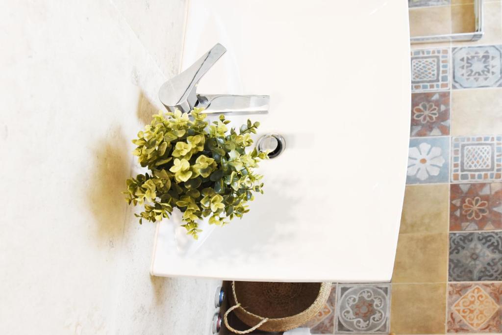 a bunch of flowers in a holder on a wall at Fabrì 171 in Pescara