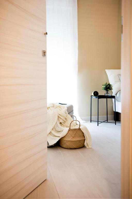 a room with a blanket on the floor at Fabrì 171 in Pescara