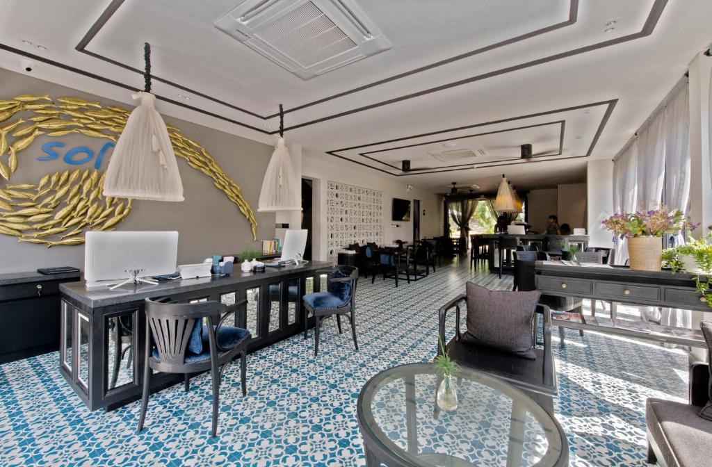 Khu vực ghế ngồi tại Sol An Bang Beach Resort & Spa