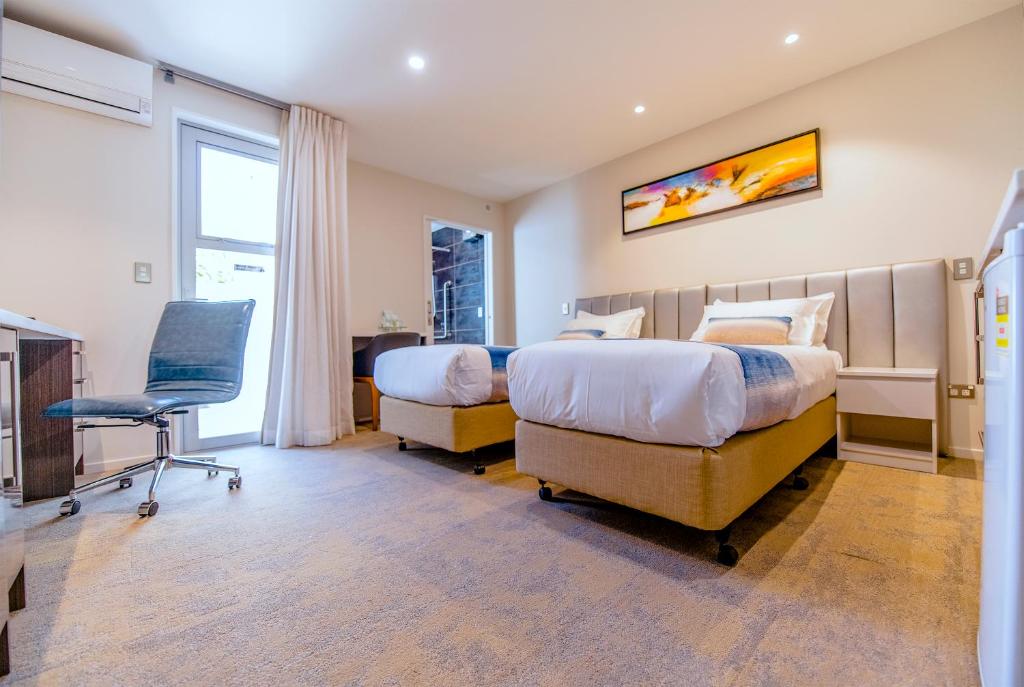 Postel nebo postele na pokoji v ubytování Alpine Hotel