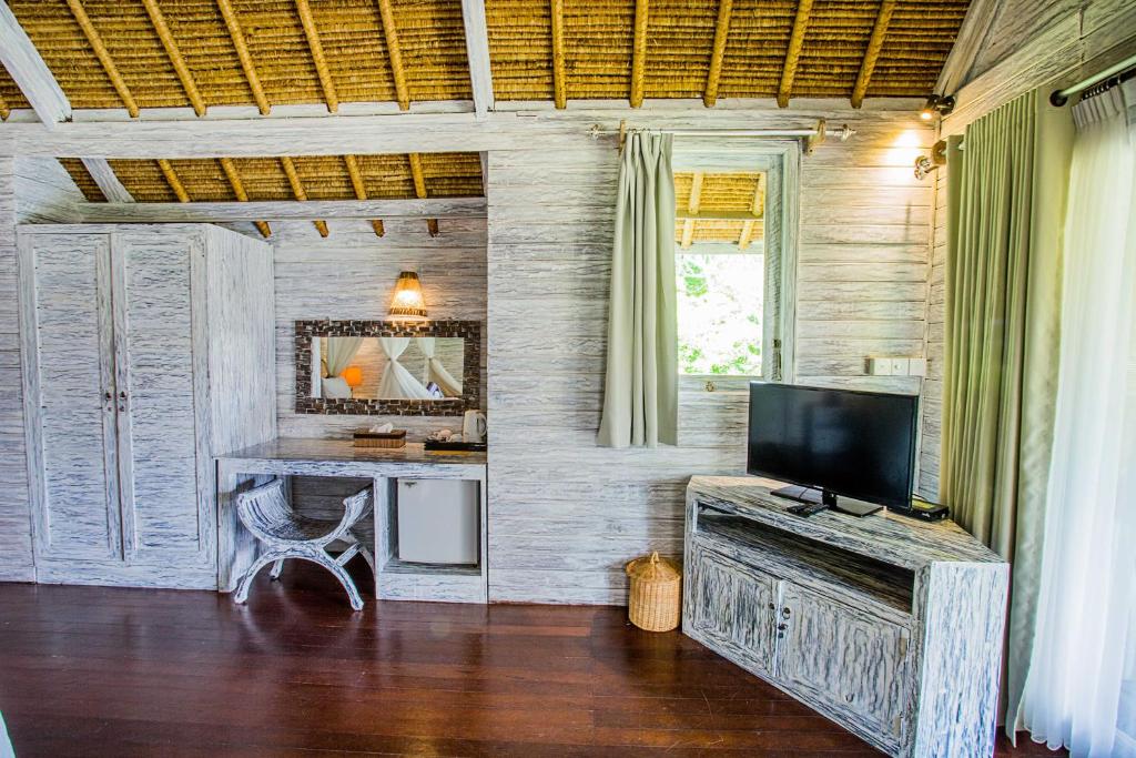 TV a/nebo společenská místnost v ubytování Bay Shore Huts